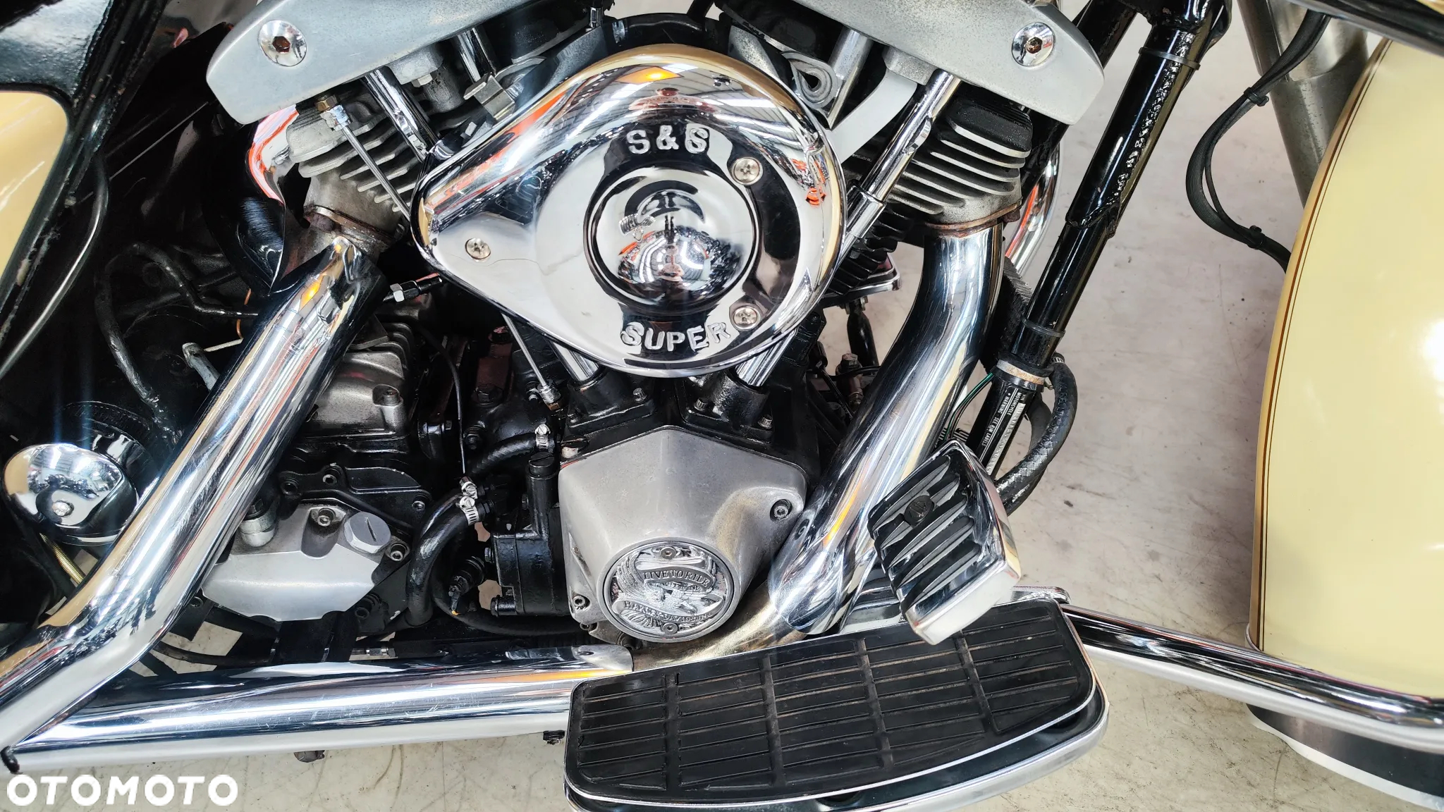 Harley-Davidson FLH Electra Glide - 22
