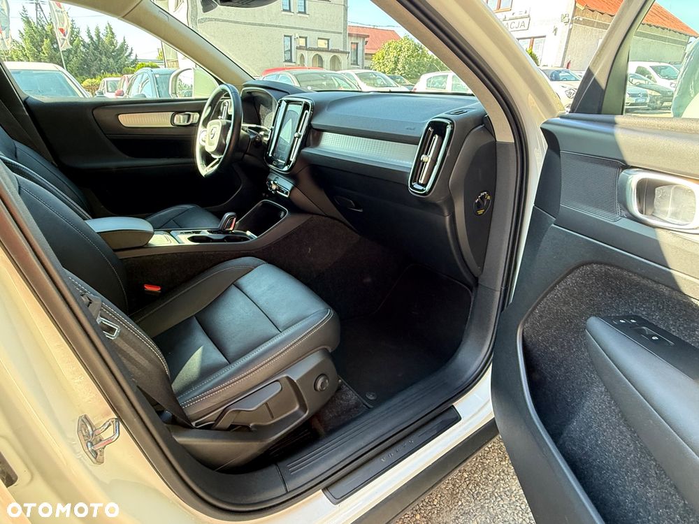 Volvo XC 40 - 25