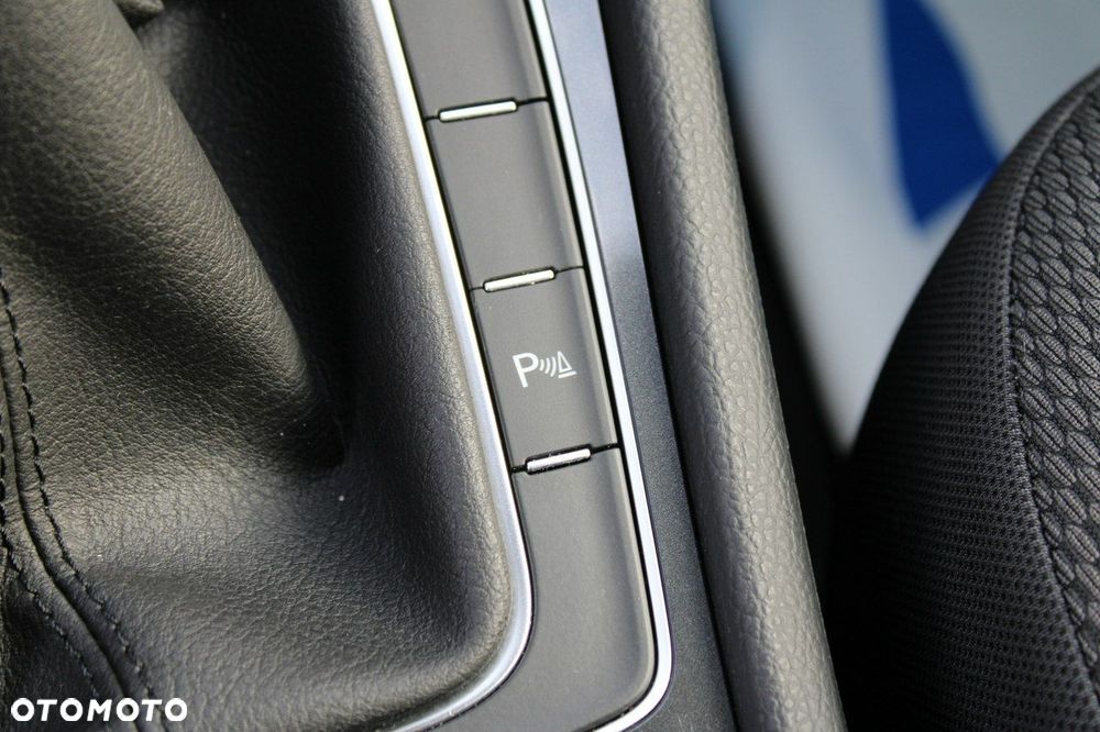 Volkswagen Golf - 25