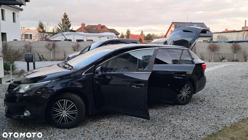 Toyota Avensis 1.8 Executive - 9