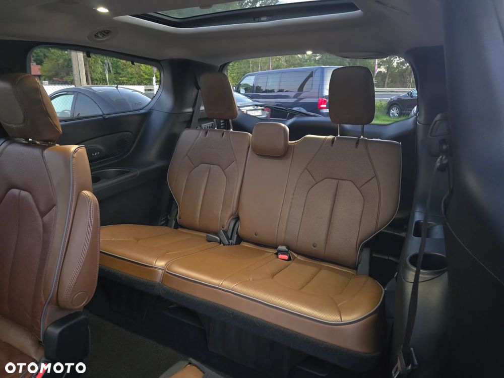 Chrysler Pacifica - 35