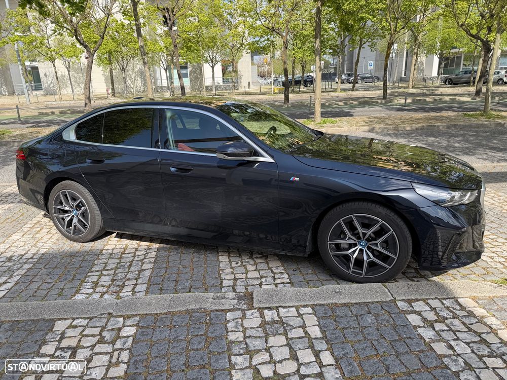 BMW i5 - 5