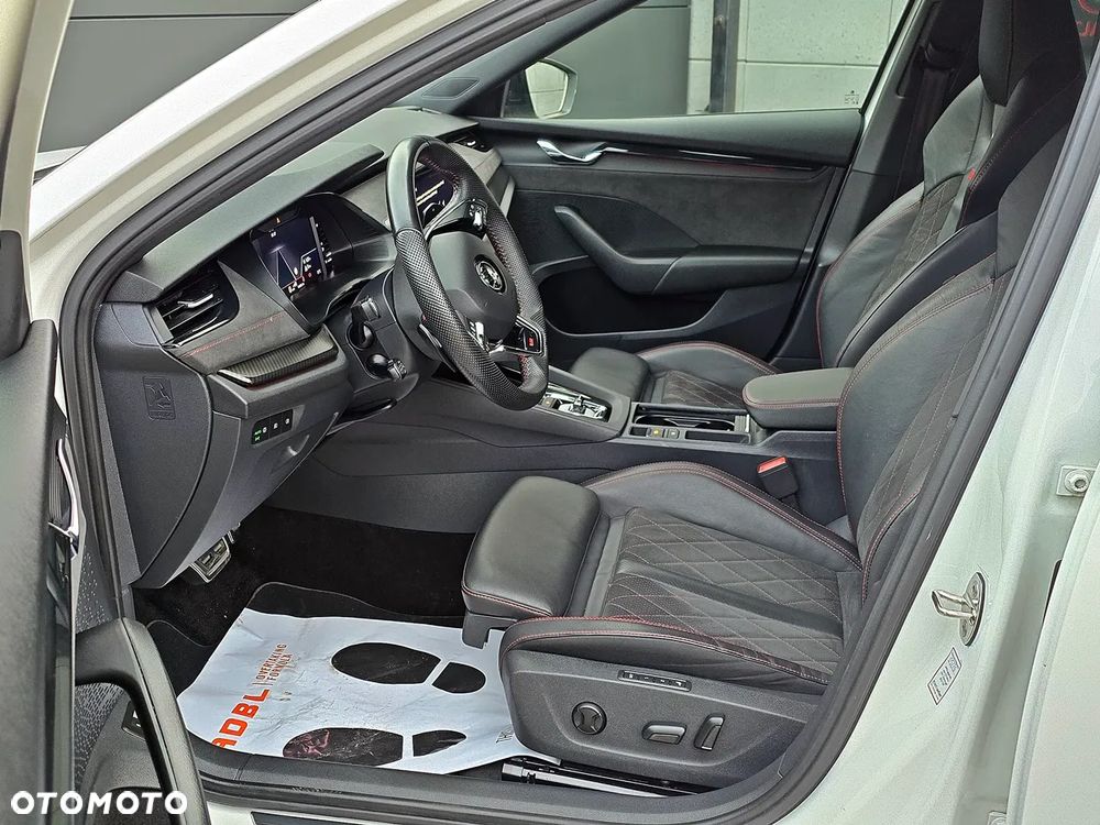 Skoda Octavia 2.0 TDI DSG RS - 27