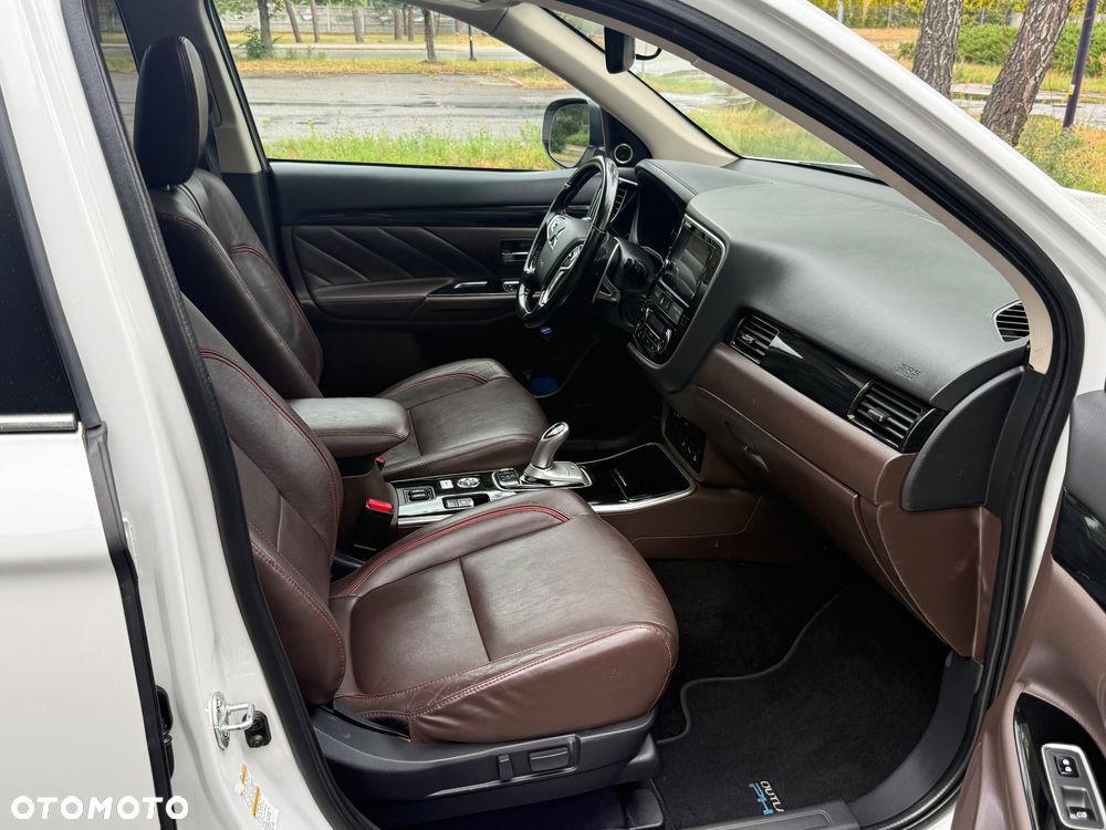 Mitsubishi Outlander 2.0 Instyle + 4WD CVT - 5