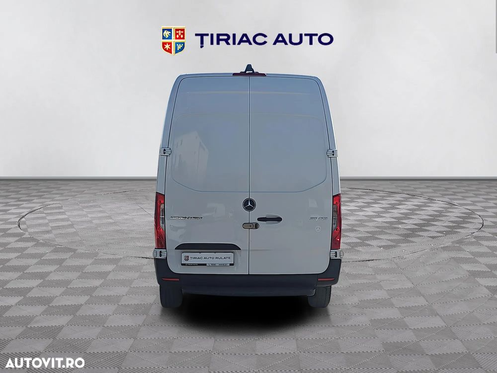 Mercedes-Benz Sprinter - 4