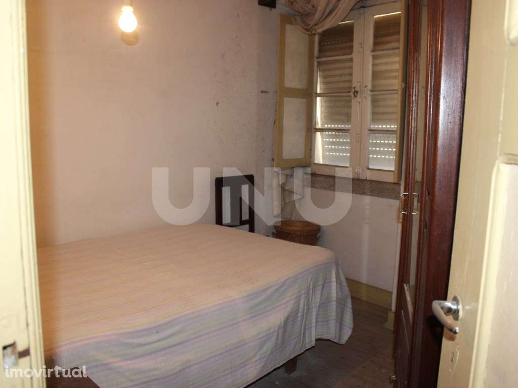 Duas Moradias para Remodelar para Venda na Lousa, Castelo Branco - Grande imagem: 3/17
