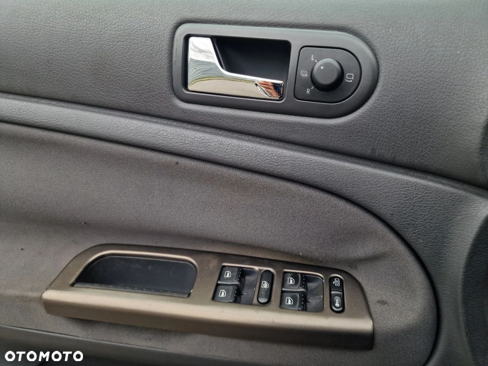 Volkswagen Passat 1.6 Exclusive - 27