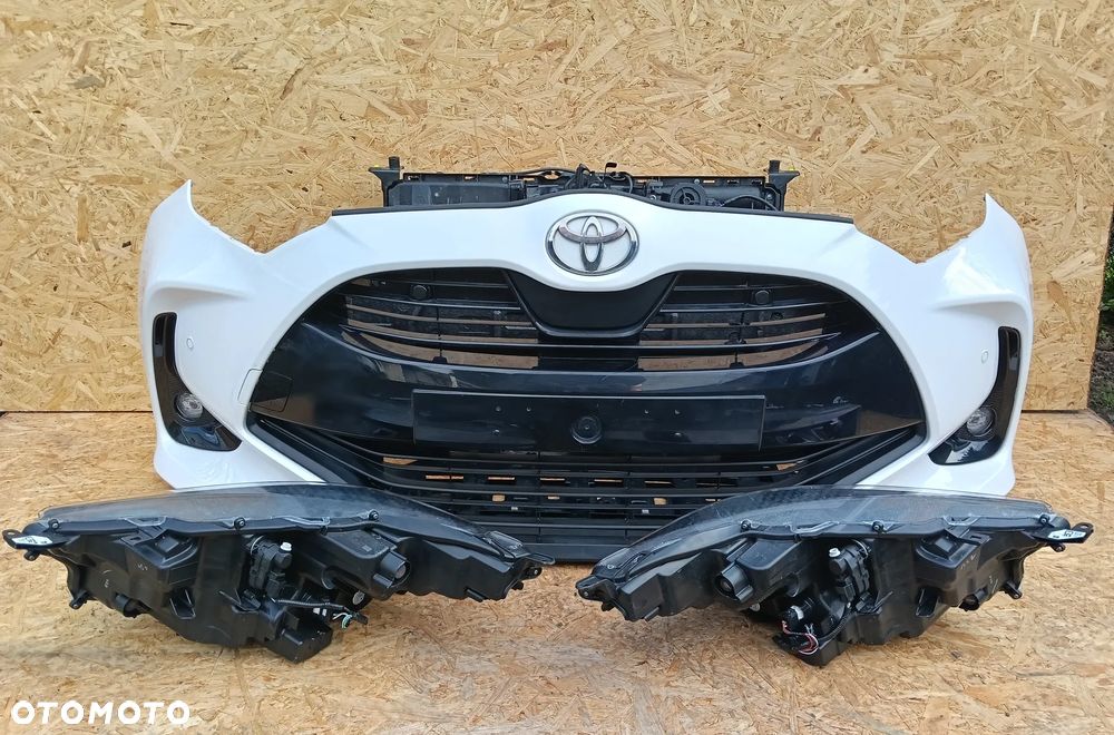 zderzak pas przedni belka błotnik chłodnice lampy Toyota Yaris IV 1.5 Hybrid - 3