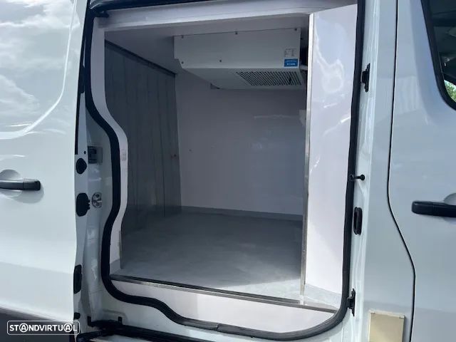 Renault TRAFIC 2.0 120cv LONGA COM FRIO - 9