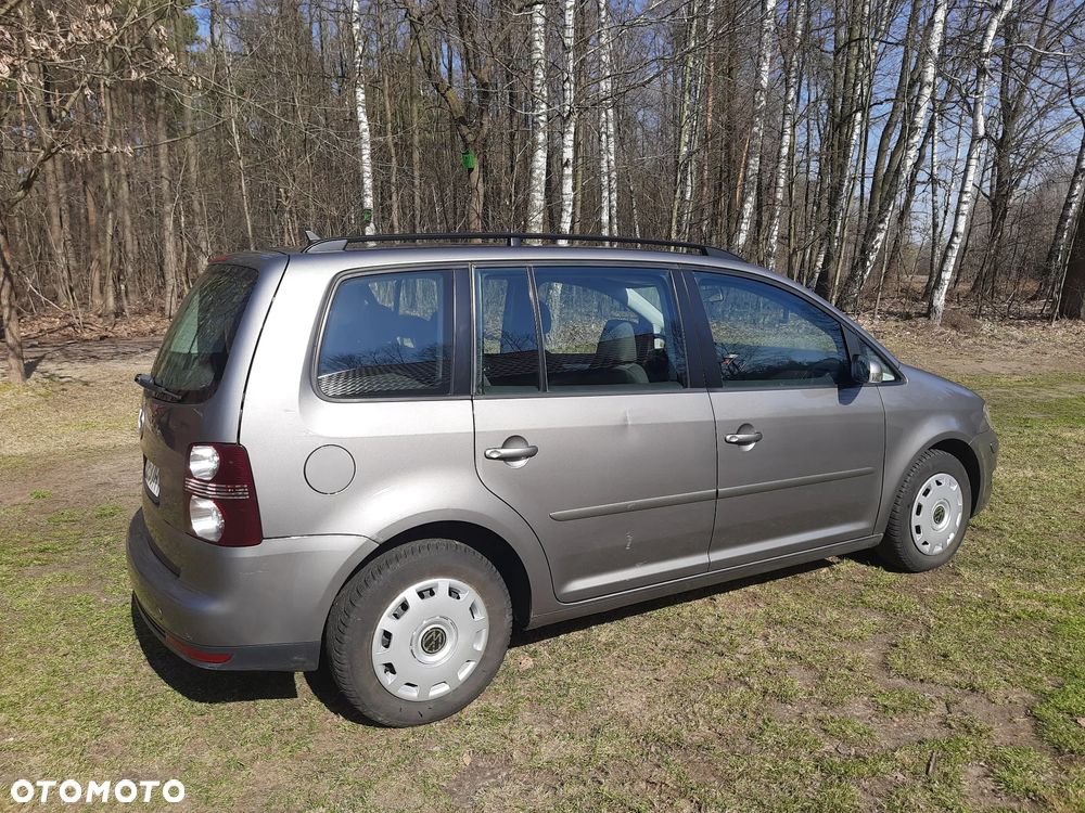 Volkswagen Touran - 4