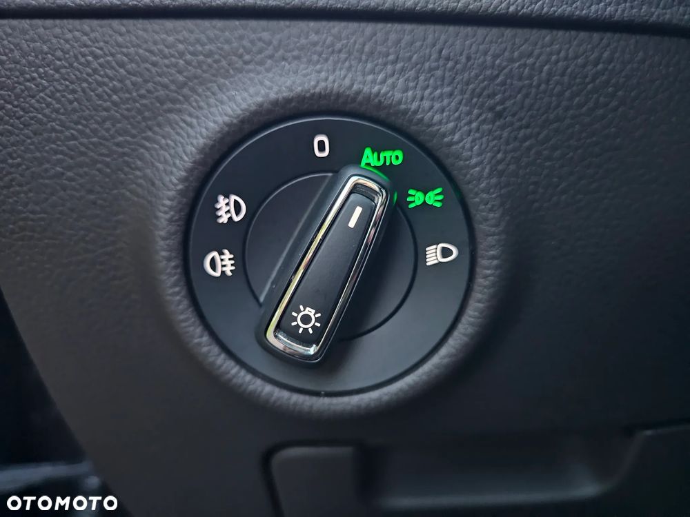 Skoda Superb 2.0 TDI L&K DSG - 28