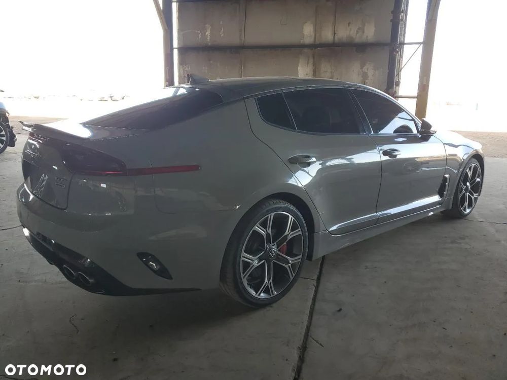 Kia Stinger - 4