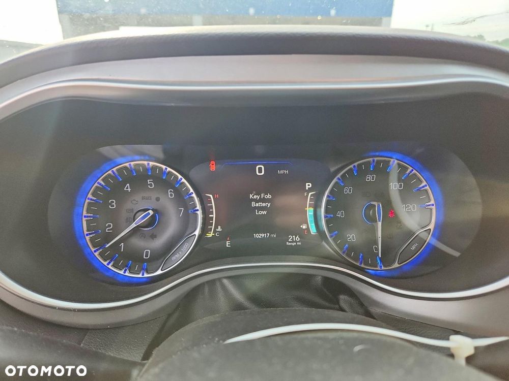 Chrysler Pacifica - 16