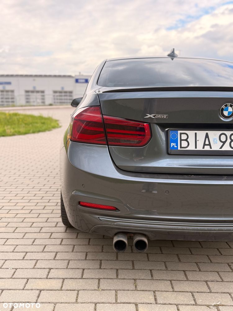 BMW Seria 3 330i xDrive - 11
