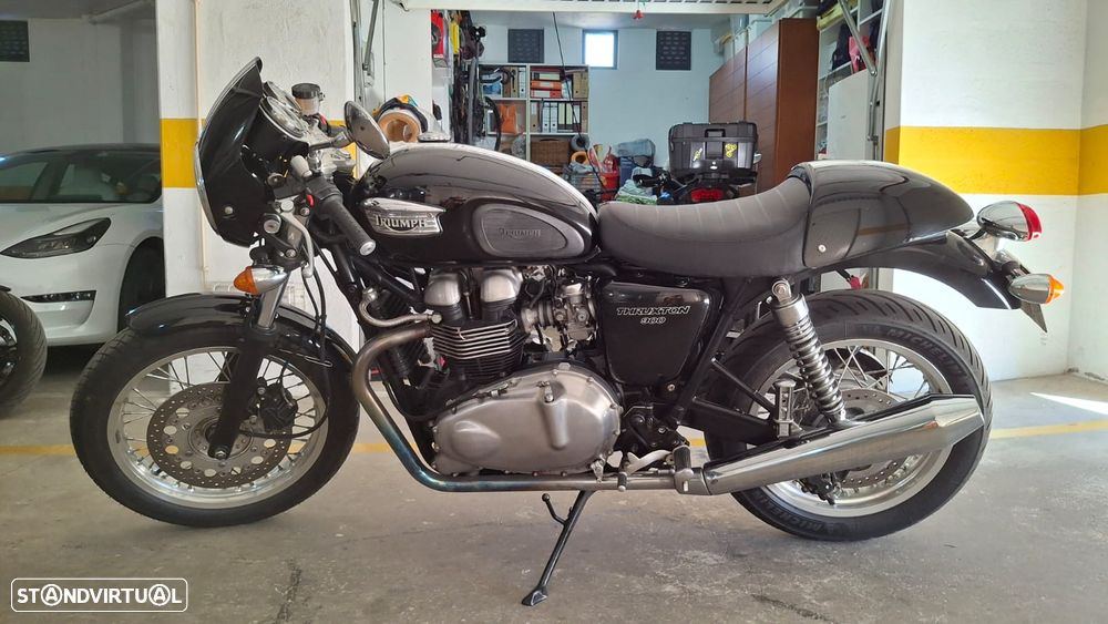 Triumph Thruxton - 1