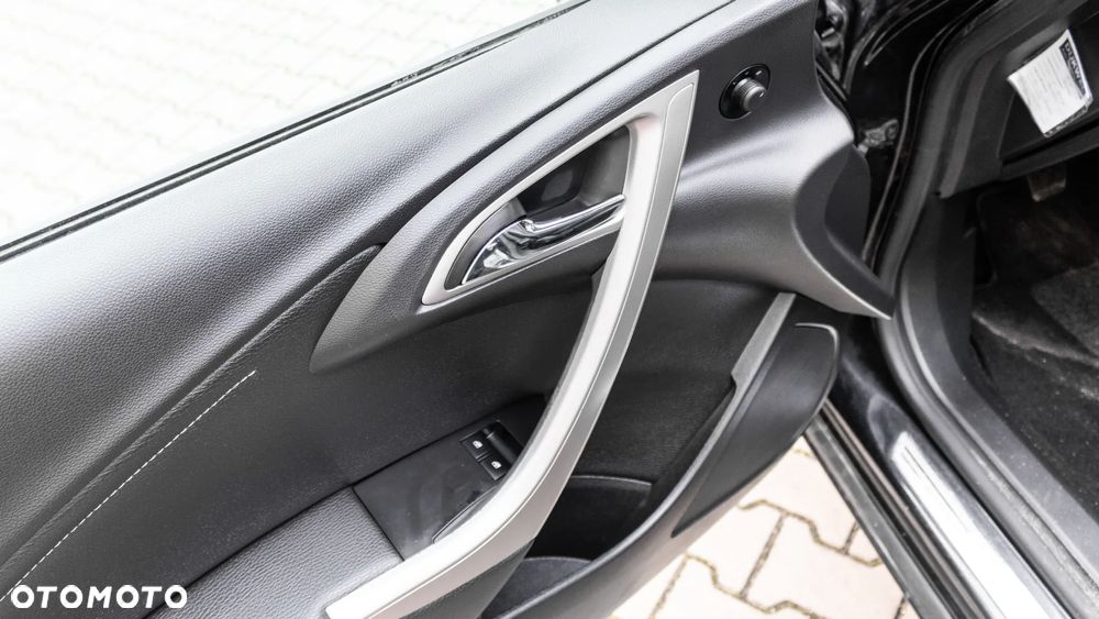 Opel Astra IV 1.4 T Cosmo EU6 - 14