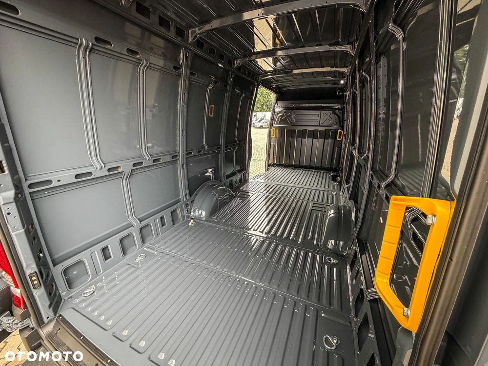 Iveco Daily 35S18HA8 V - Furgon L4H2 silnik 3.0 automat od ręki GSC Gorzów - 19