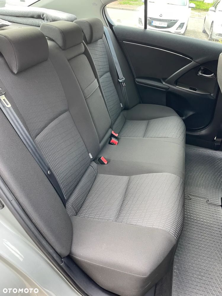Toyota Avensis 1.8 Sol - 12