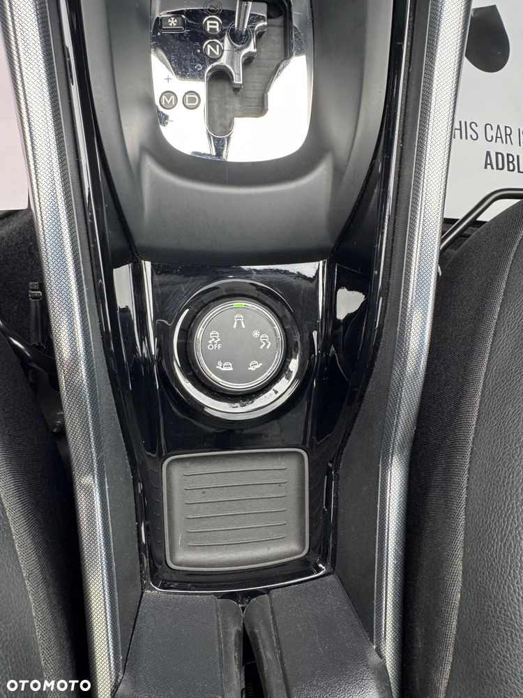 Peugeot 2008 1.2 Pure Tech GPF Signature S&S EAT6 - 18