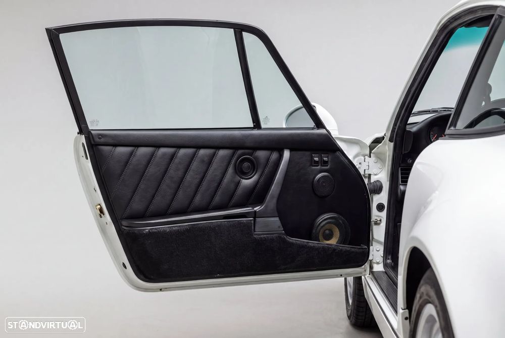 Porsche 911 (964) Coupé 3.6 RS - 40
