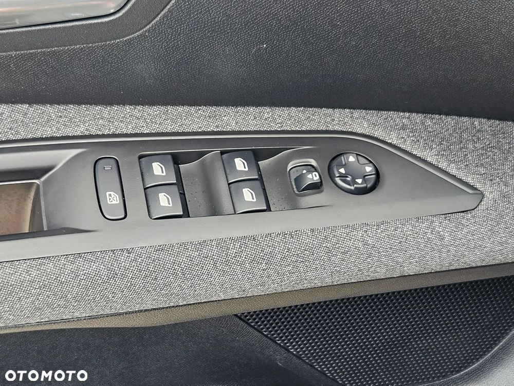Peugeot 3008 1.2 PureTech Road Trip S&S EAT8 - 36