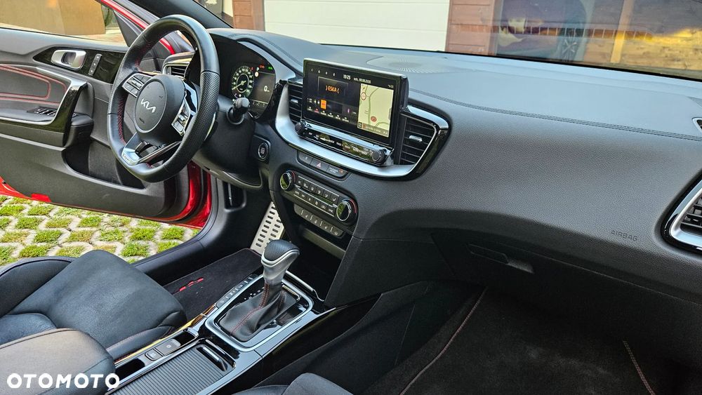Kia Ceed - 32