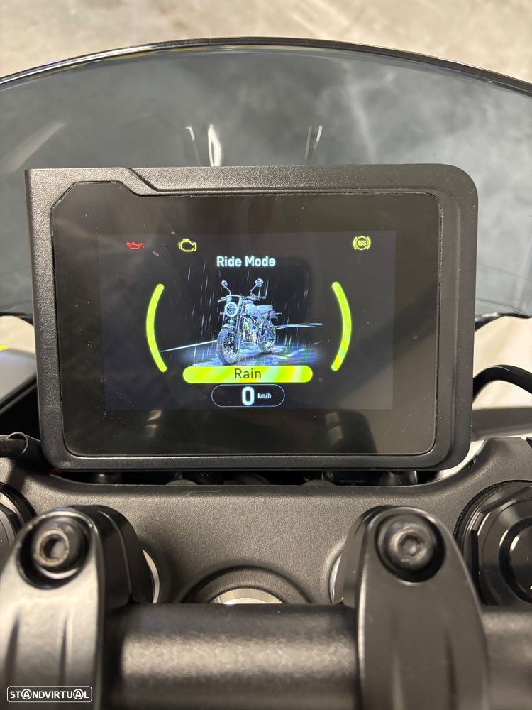 Husqvarna Svartpilen 125 - 11