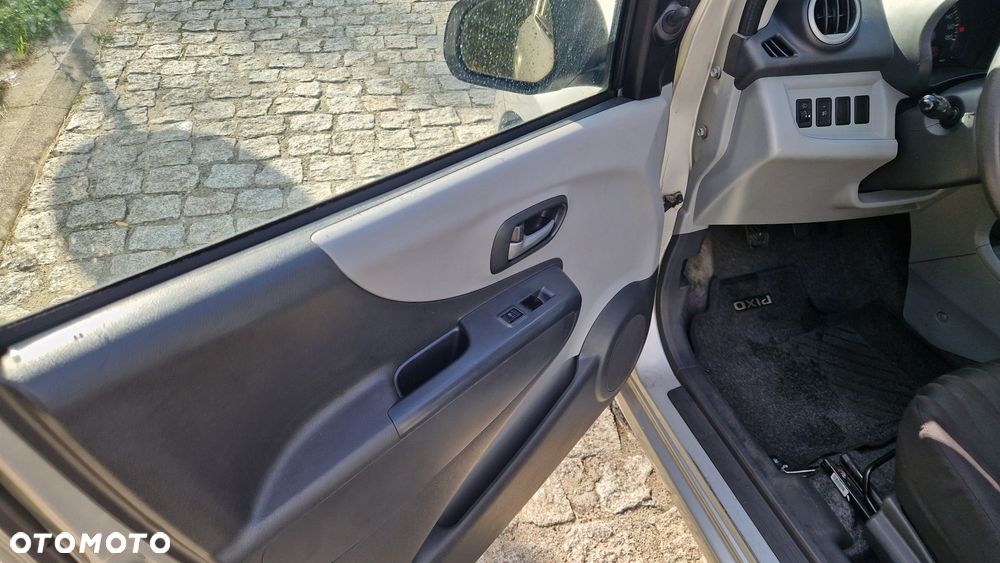Nissan Pixo 1.0 Visia - 11