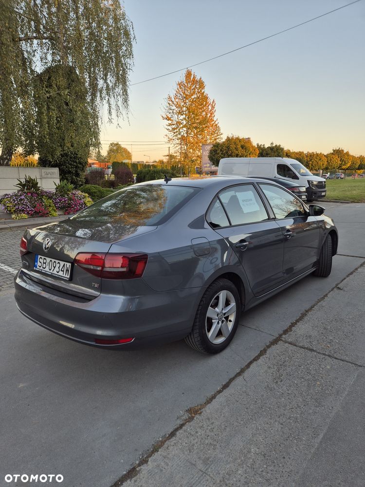 Volkswagen Jetta - 3
