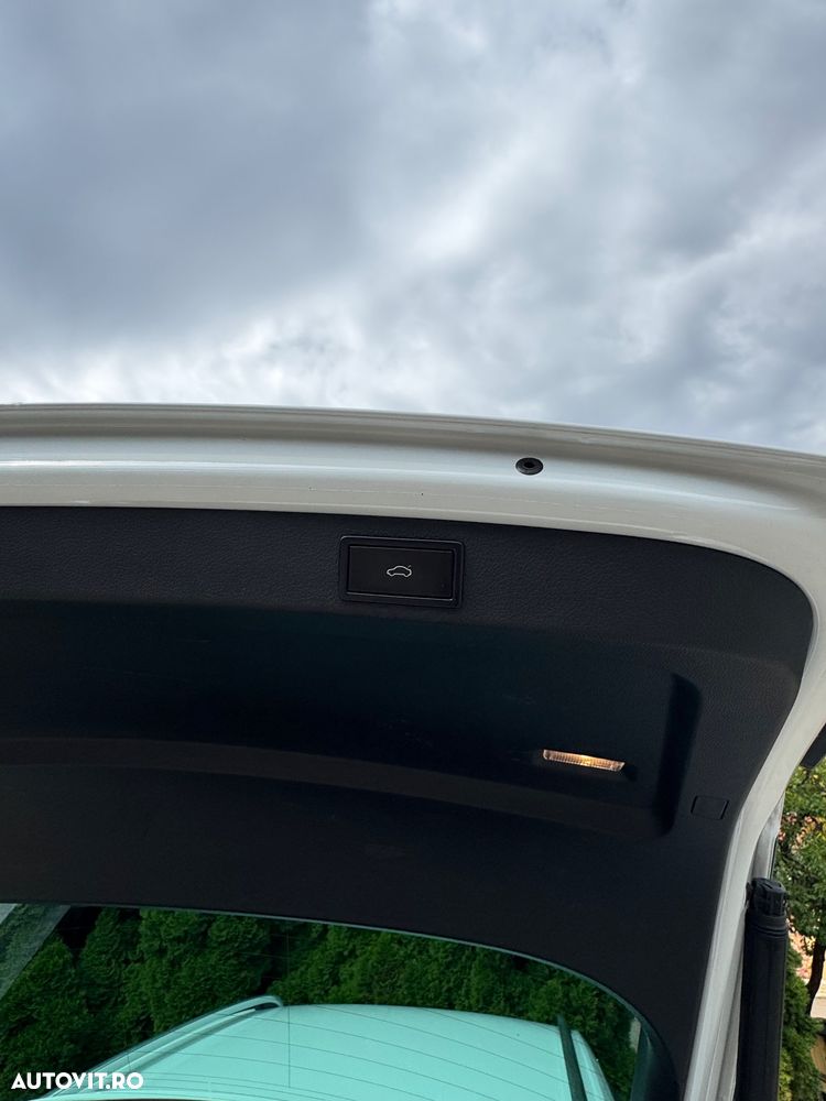 Skoda Superb 2.0 TDI DSG Premium Edition - 23