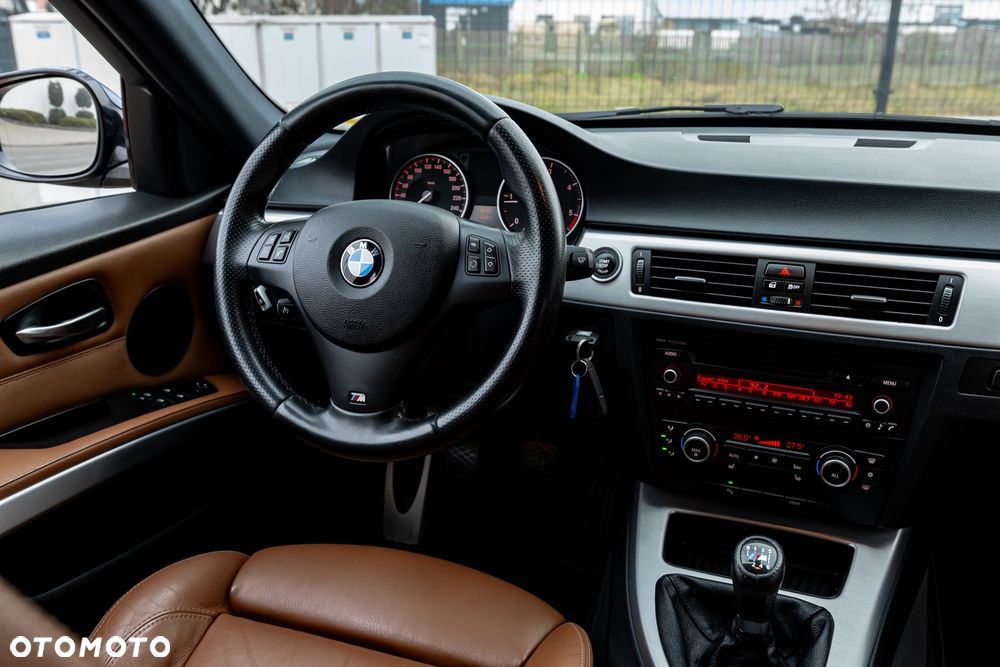 BMW Seria 3 320d DPF Edition Sport - 27