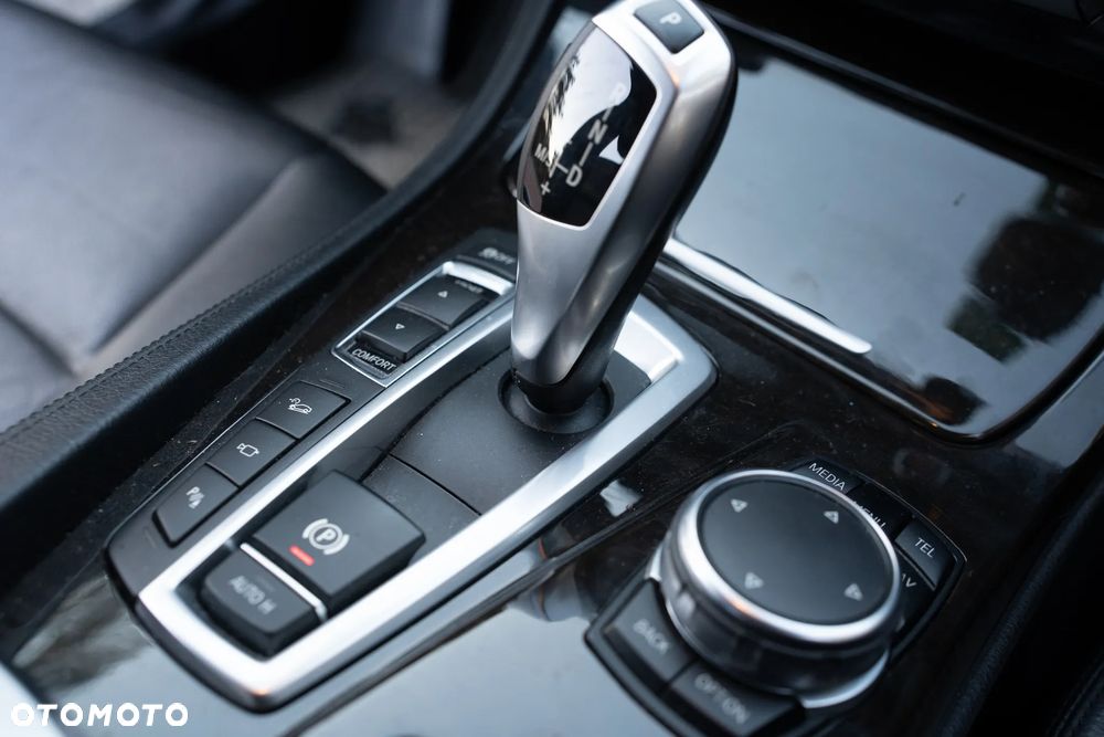 BMW Seria 5 528i - 25