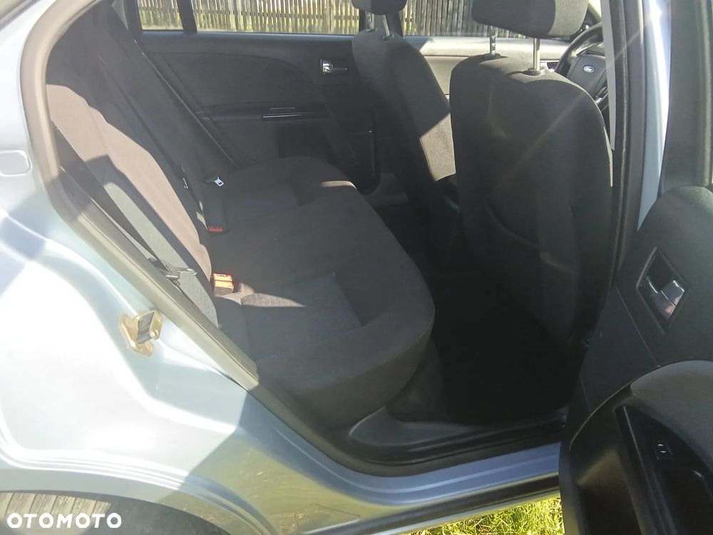 Ford Mondeo 1.8 Trend - 9