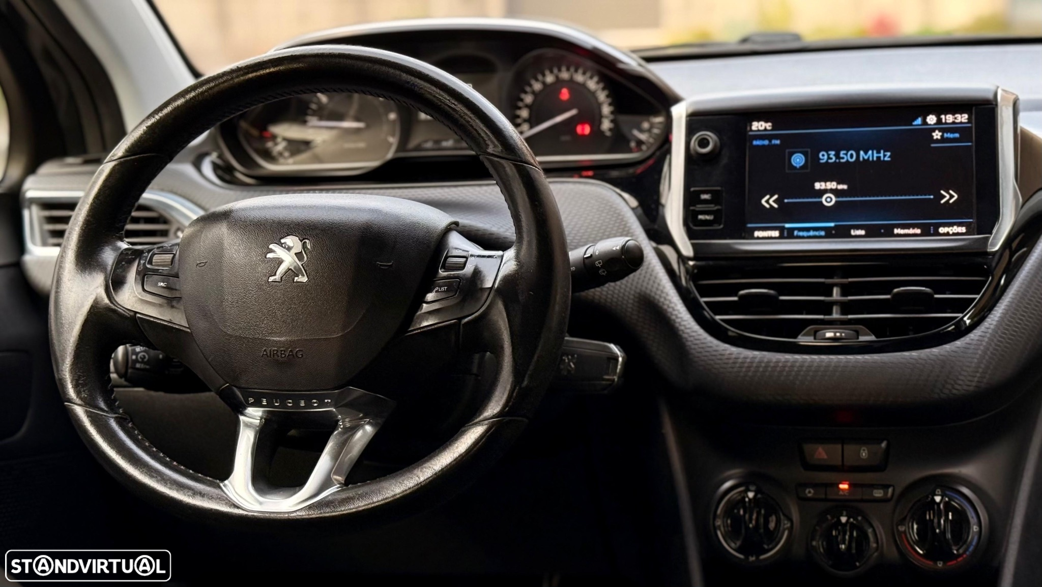Peugeot 208 1.2 VTi SE Style - 36