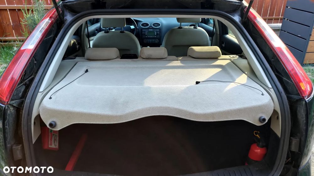 Ford Focus Ghia - 7