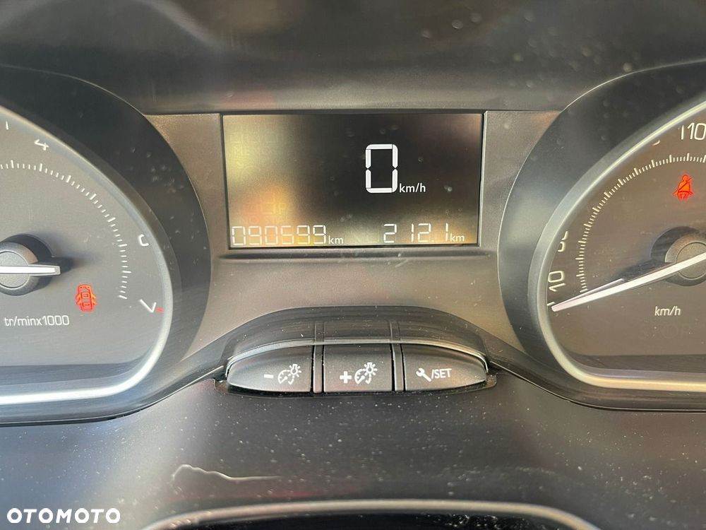Peugeot 208 1.2 PureTech Access - 8