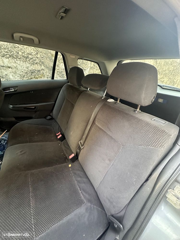 Opel Astra Caravan - 8