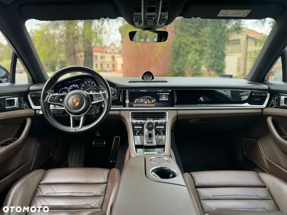 Porsche Panamera 4 E-Hybrid - 18