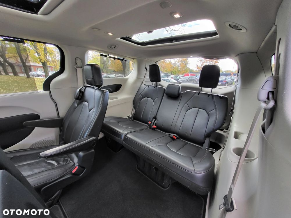 Chrysler Pacifica - 24