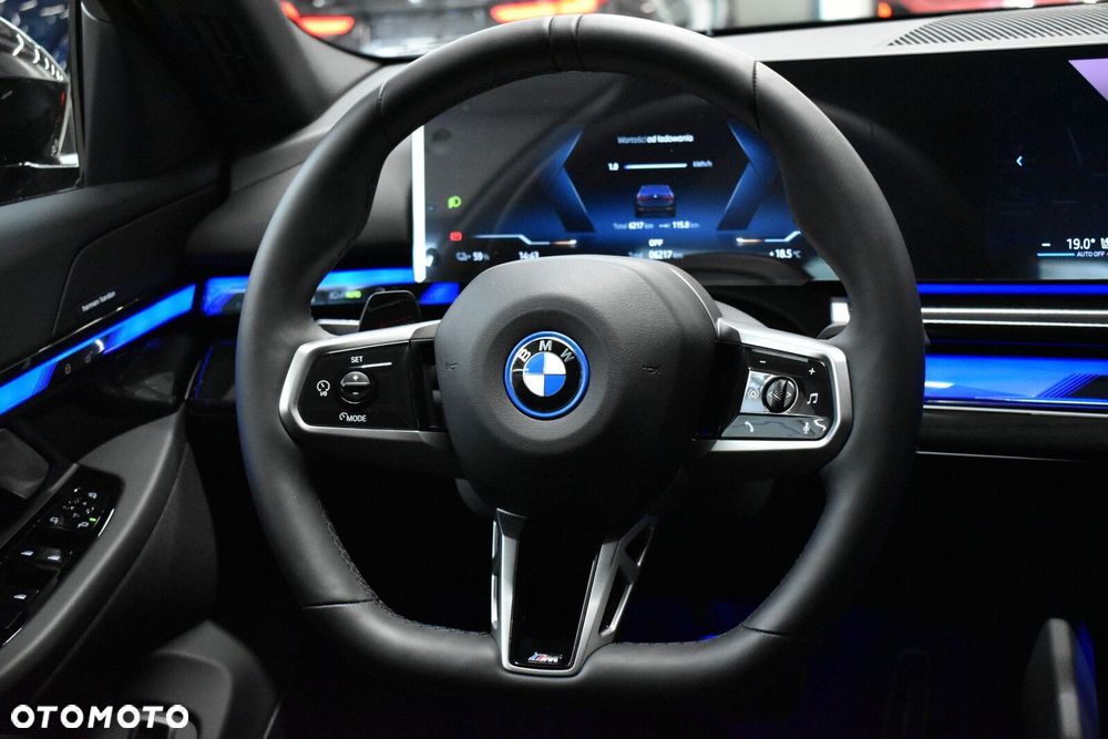 BMW i5 - 13