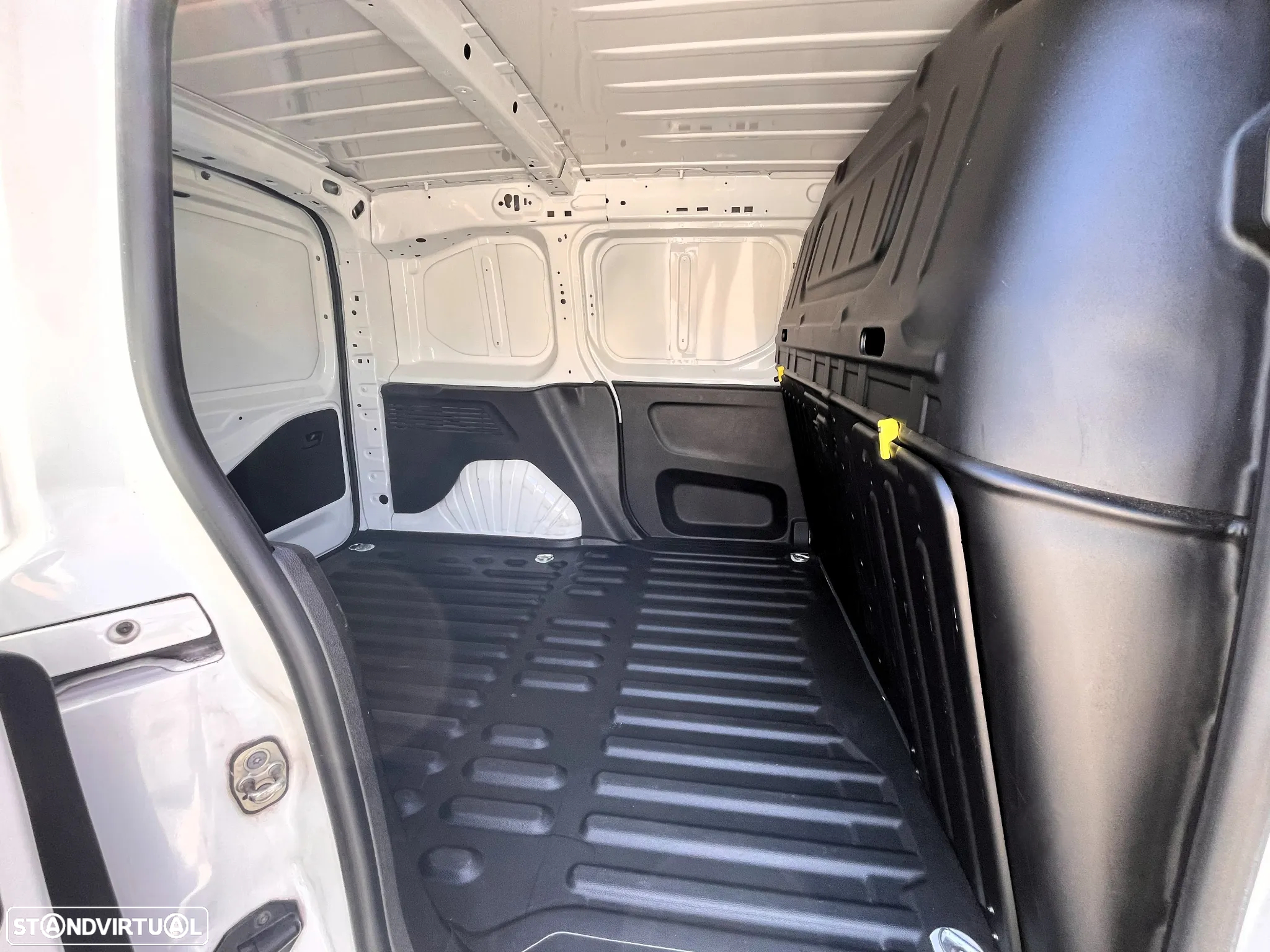 Opel Combo 1.5 CDTI Enjoy 3 lug. Ecrã táctil - 5