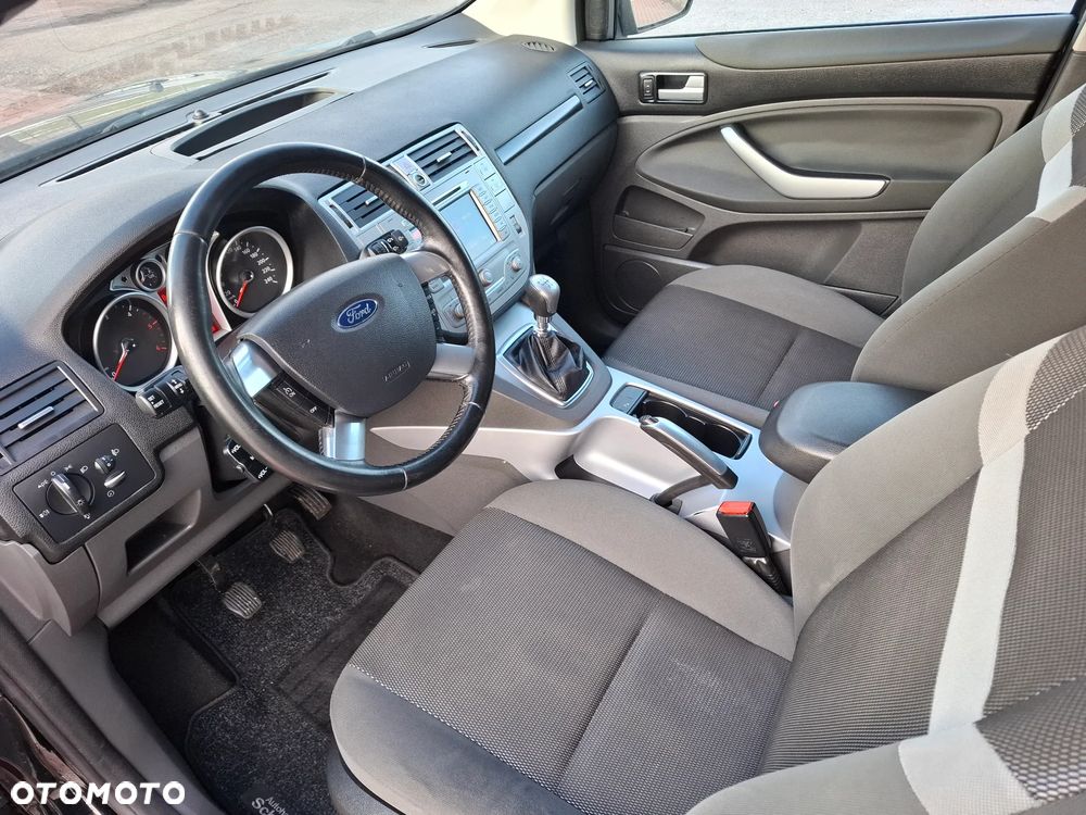 Ford Kuga 2.0 TDCi 2x4 Titanium - 12