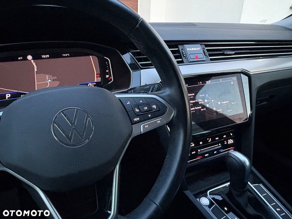 Volkswagen Passat Variant 2.0 TDI EVO Elegance DSG - 17