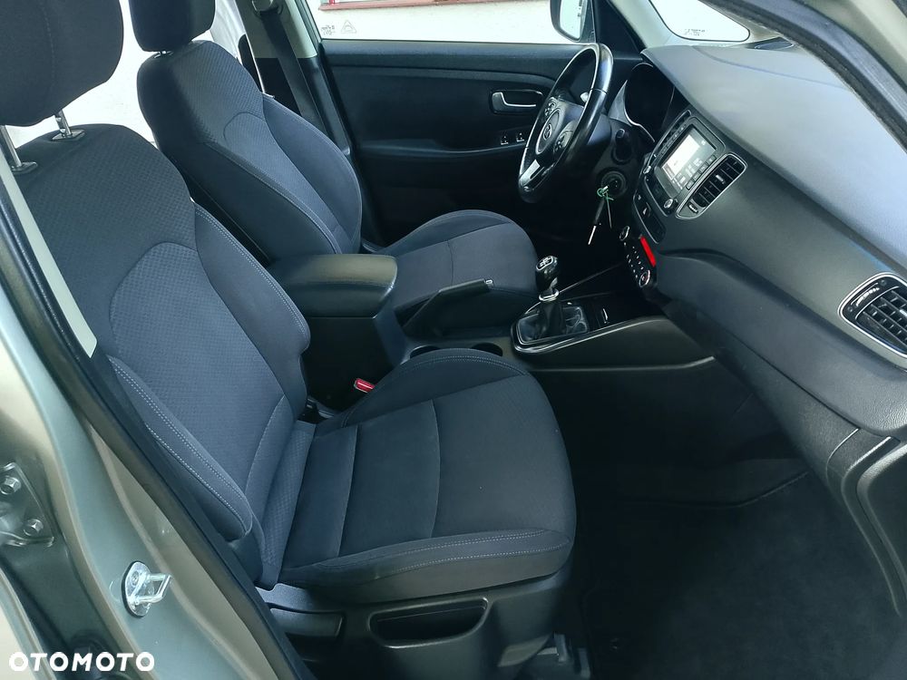 Kia Carens 1.7 CRDi M 7os EU6 - 11