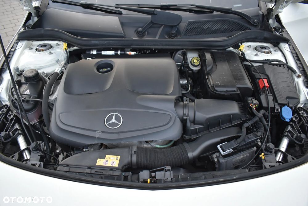 Mercedes-Benz CLA 200 7G-DCT UrbanStyle Edition - 34