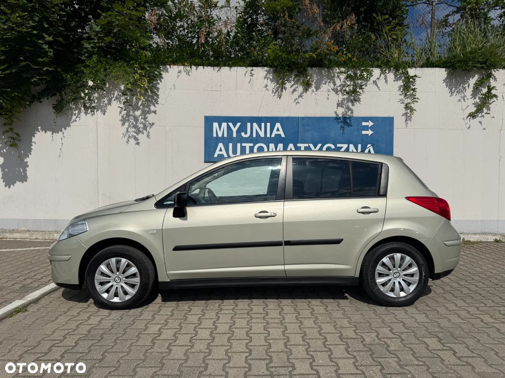 Nissan Tiida - 5