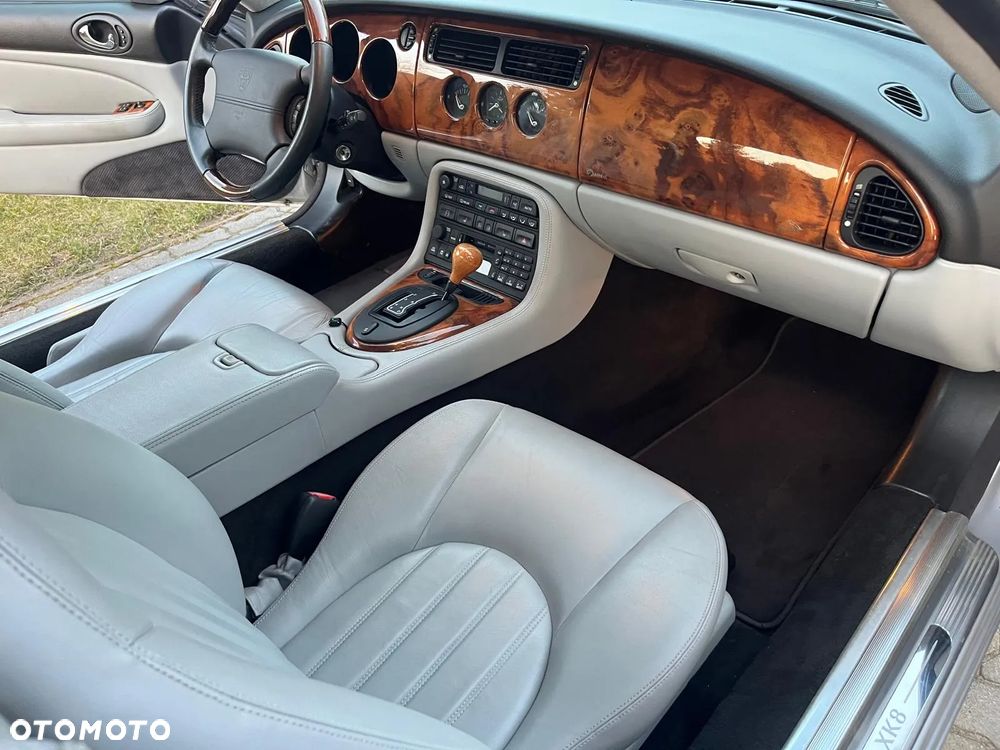 Jaguar XK8 Cabriolet - 21