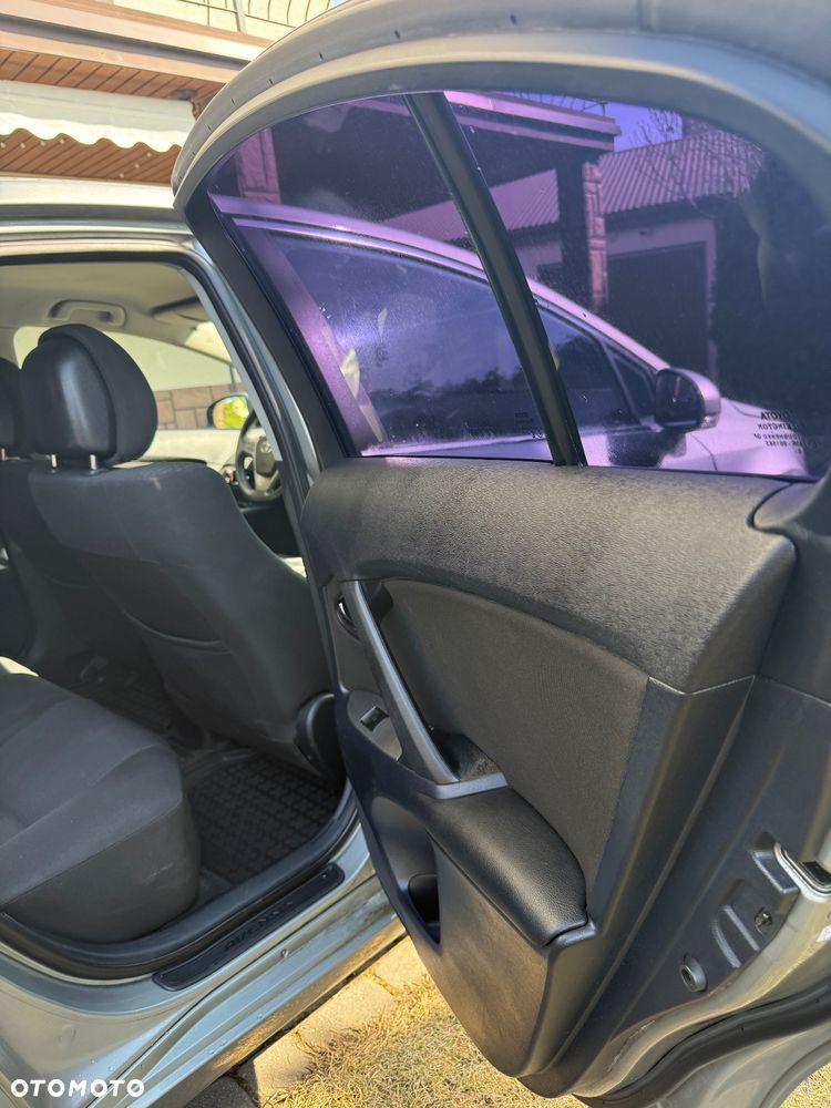 Toyota Avensis 2.0 D-4D Sol+NAVI - 10
