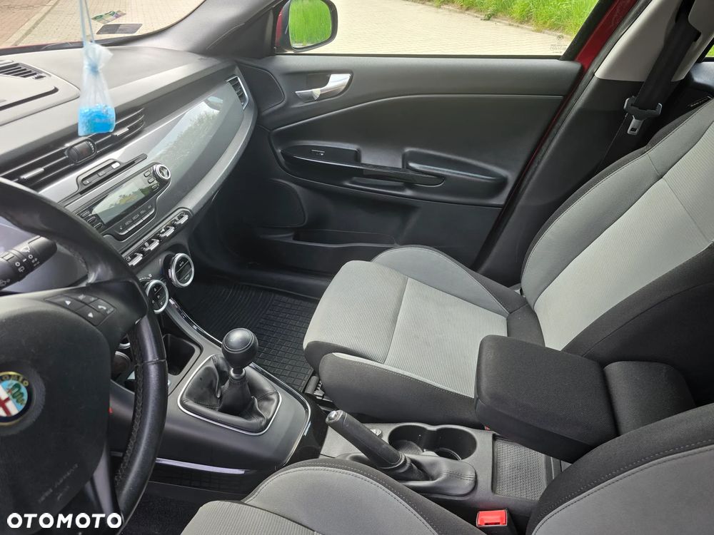 Alfa Romeo Giulietta 2.0 JTDM Distinctive - 6