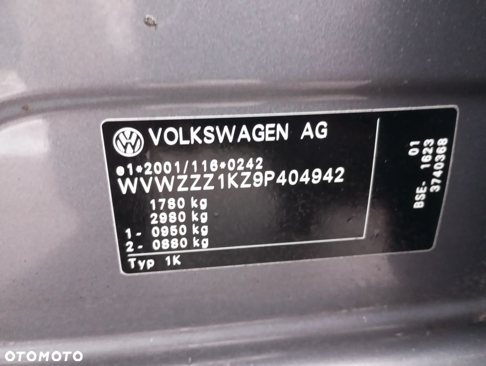 Volkswagen Golf - 28